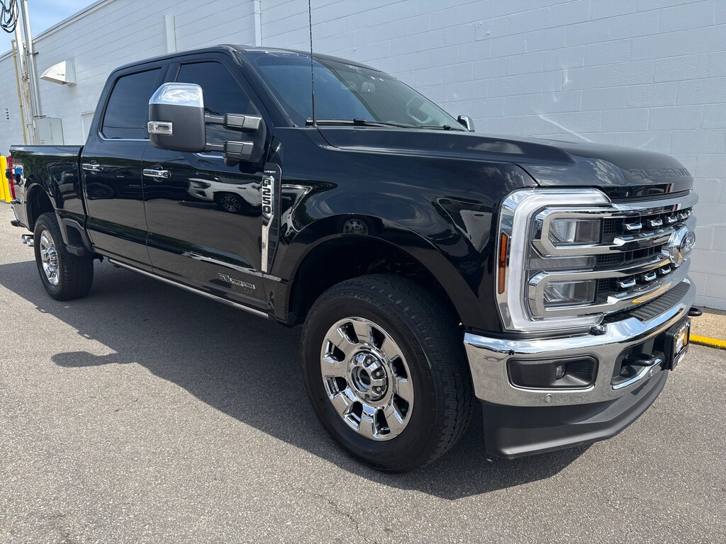 Used 2025 Ford Super Duty F-250 SRW LARIAT Pickup