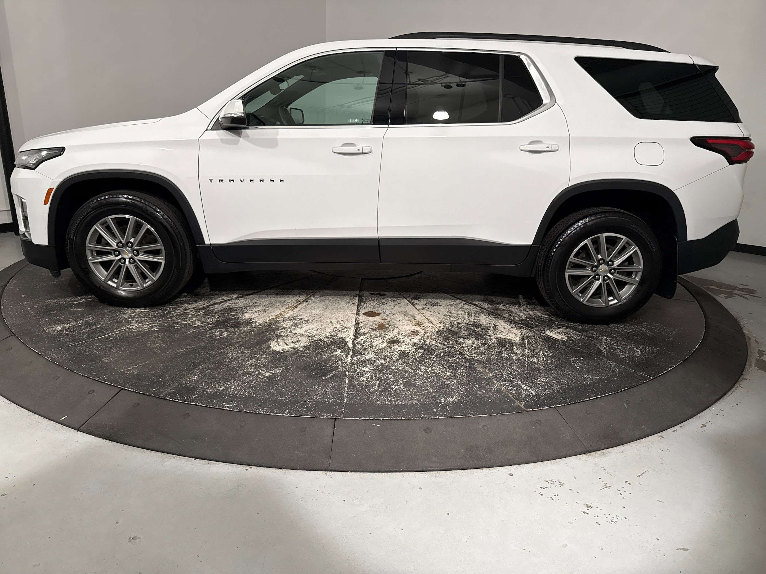 2023 Chevrolet Traverse LT Cloth photo 6