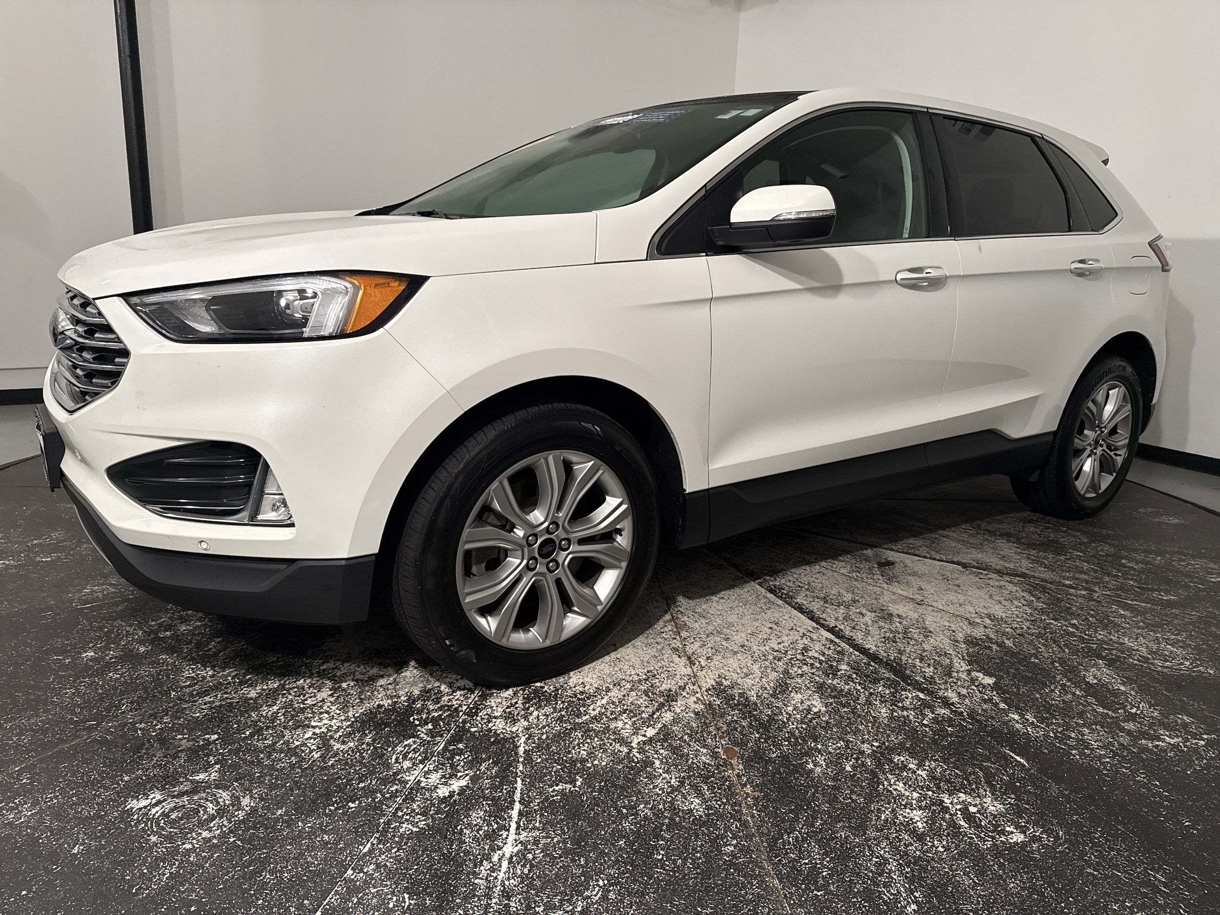 2023 Ford Edge Titanium photo 4