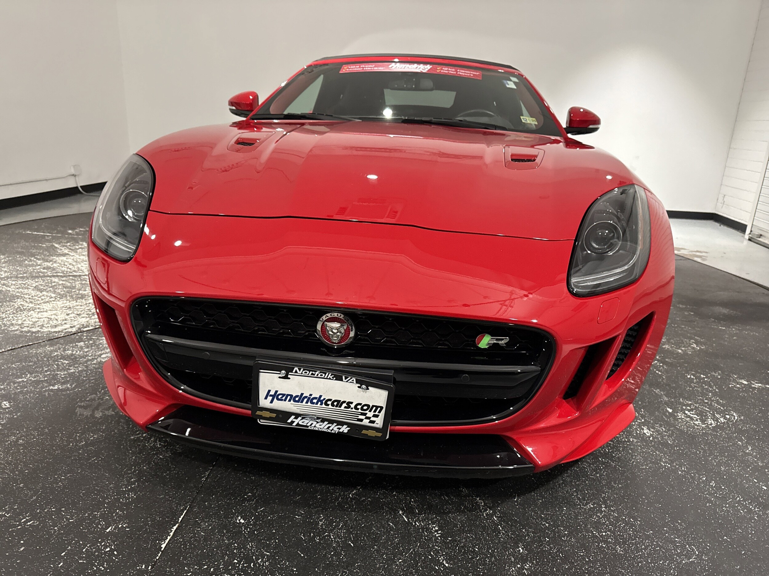 2016 Jaguar F-TYPE R photo 2