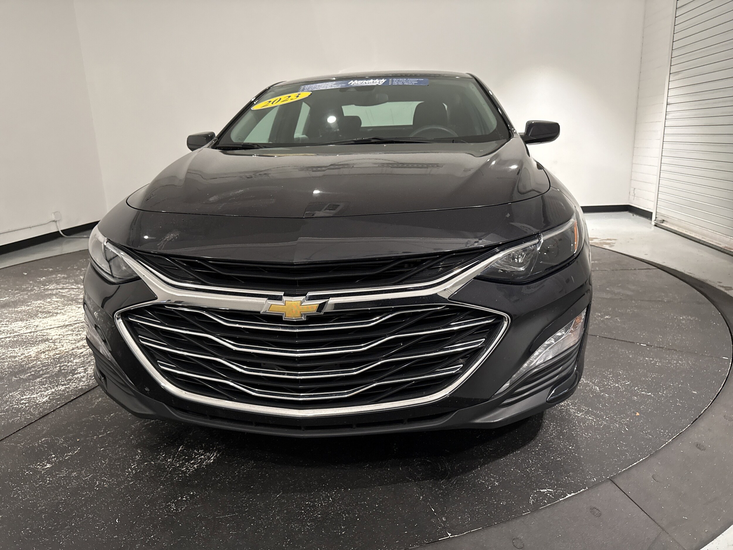 2023 Chevrolet Malibu 1LT photo 2