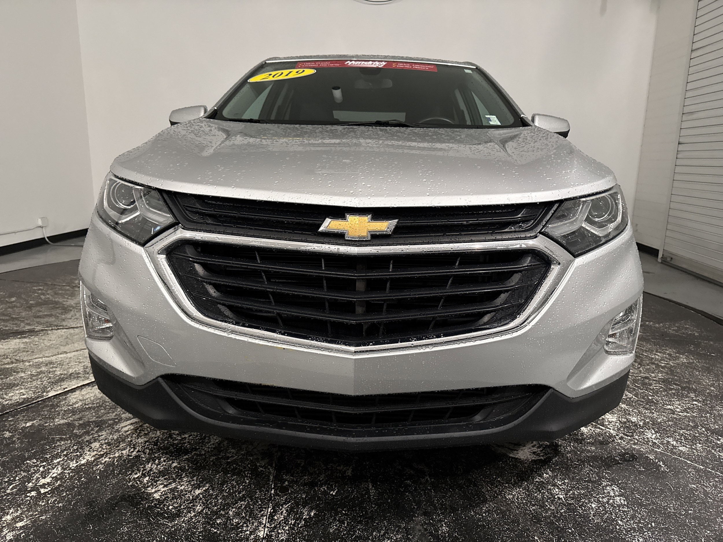 2019 Chevrolet Equinox LT photo 2