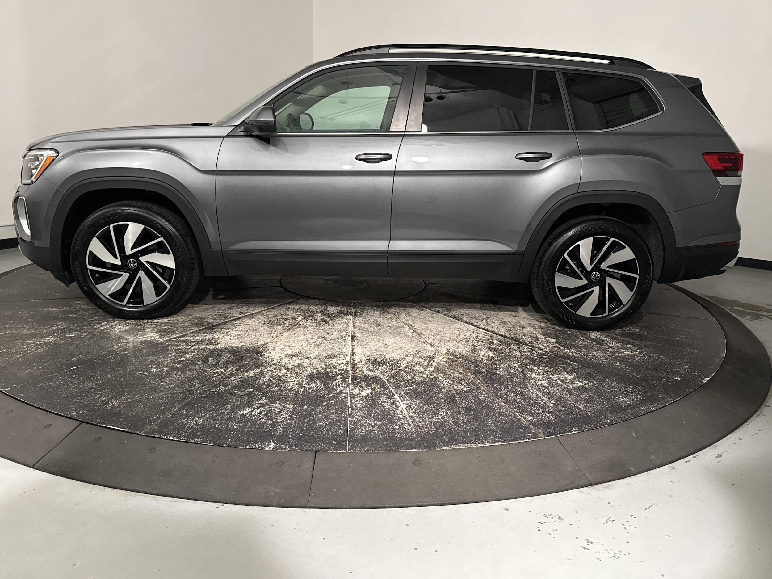 2025 Volkswagen Atlas 2.0T SE w/Technology photo 5