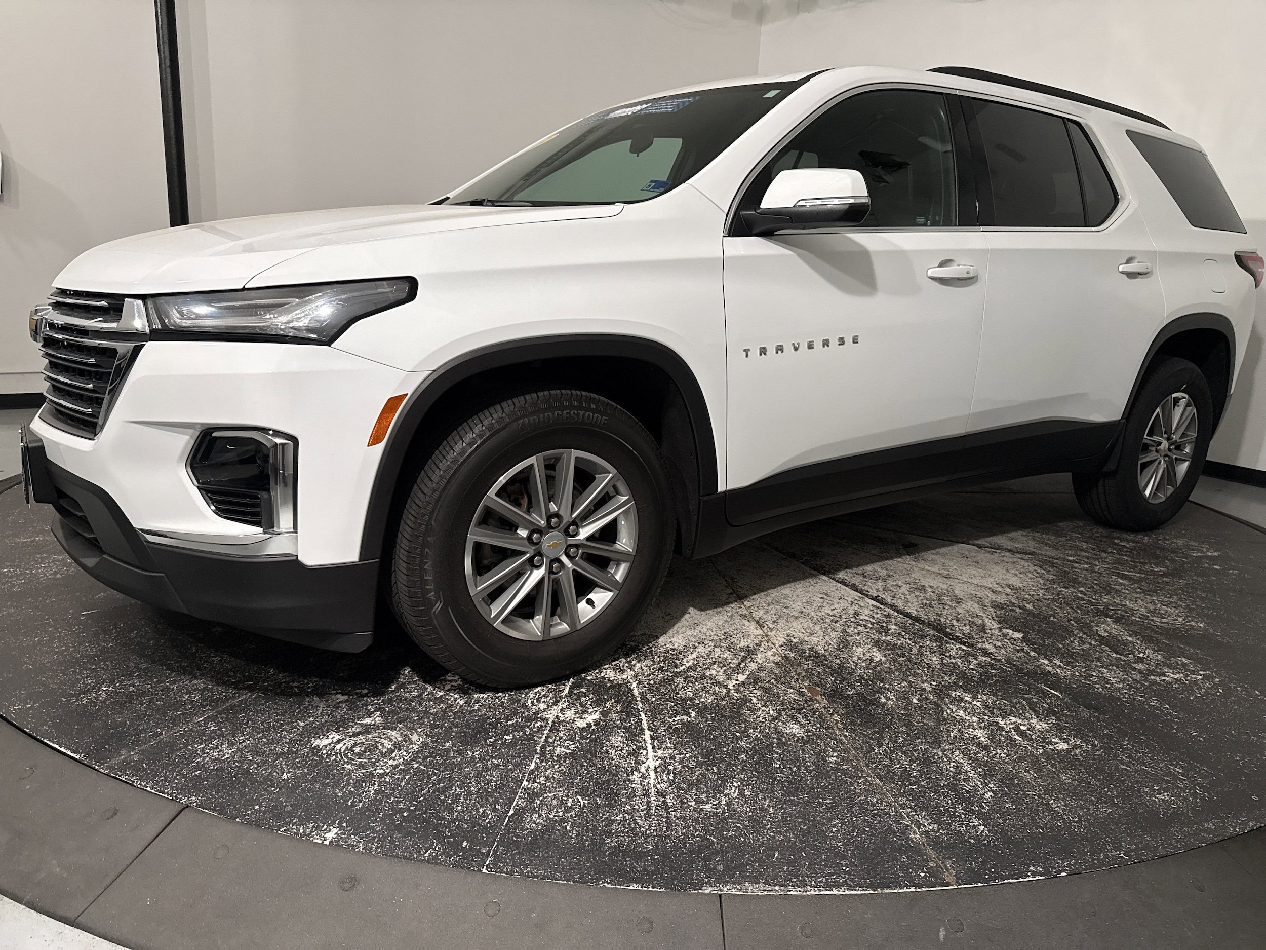 2023 Chevrolet Traverse LT Leather photo 4