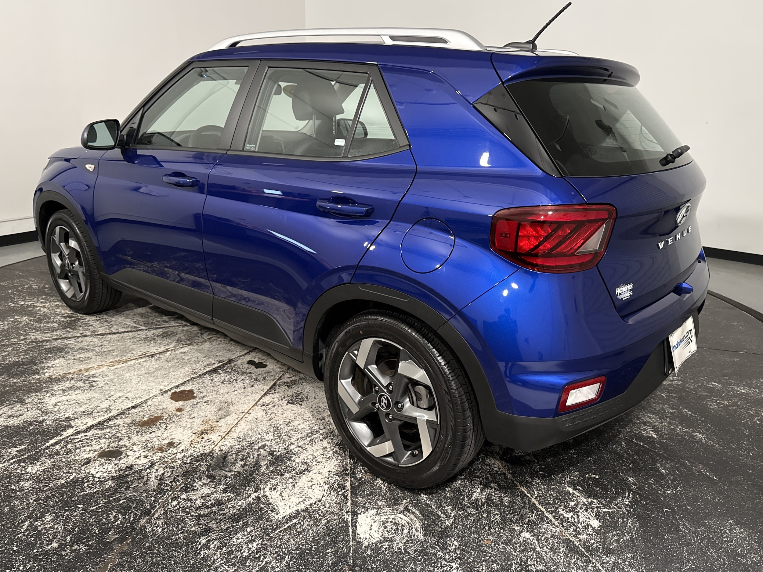 2023 Hyundai Venue Limited photo 3