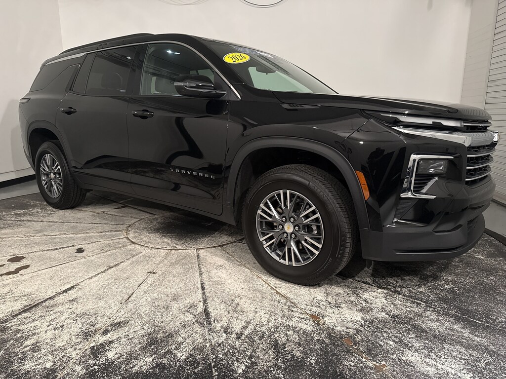 Used 2026 Chevrolet Traverse FWD LT SUV