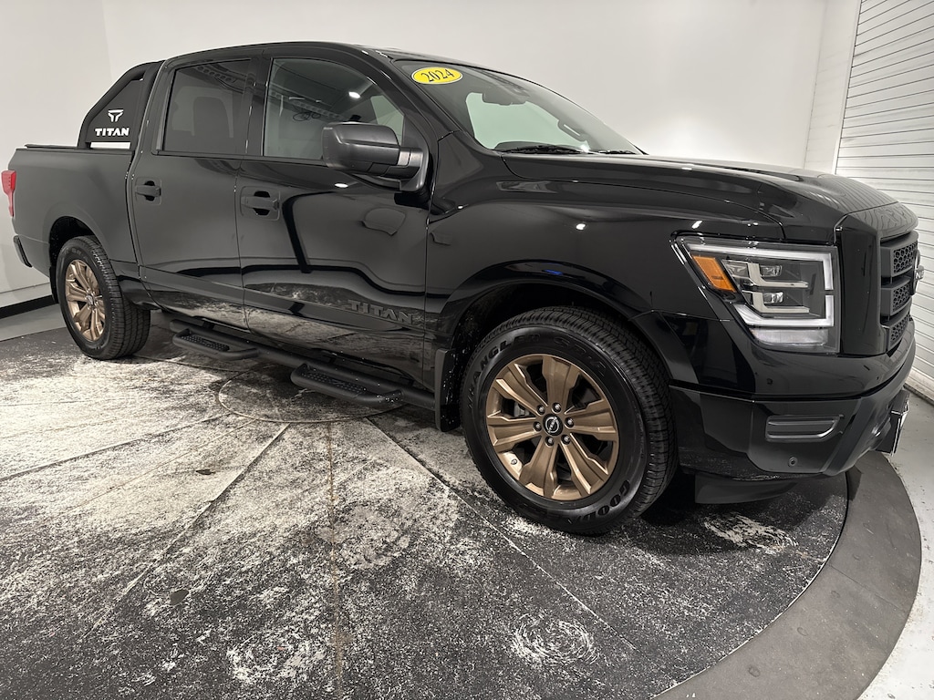 Used 2024 Nissan Titan SV Pickup