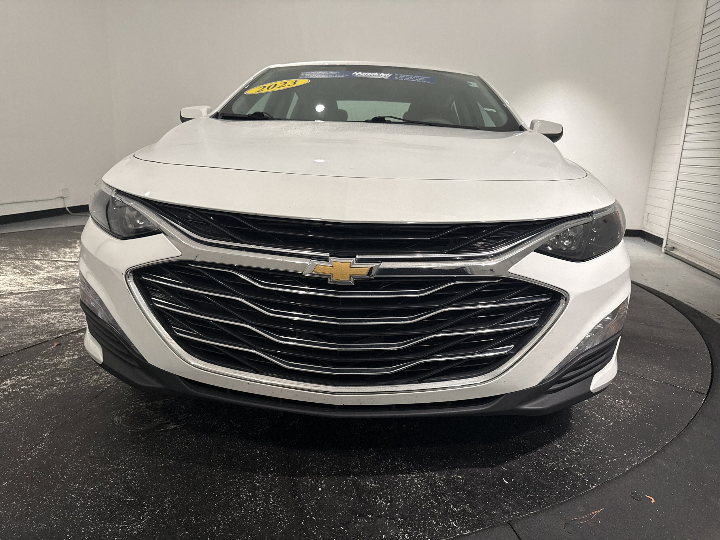 2023 Chevrolet Malibu 1LT photo 2