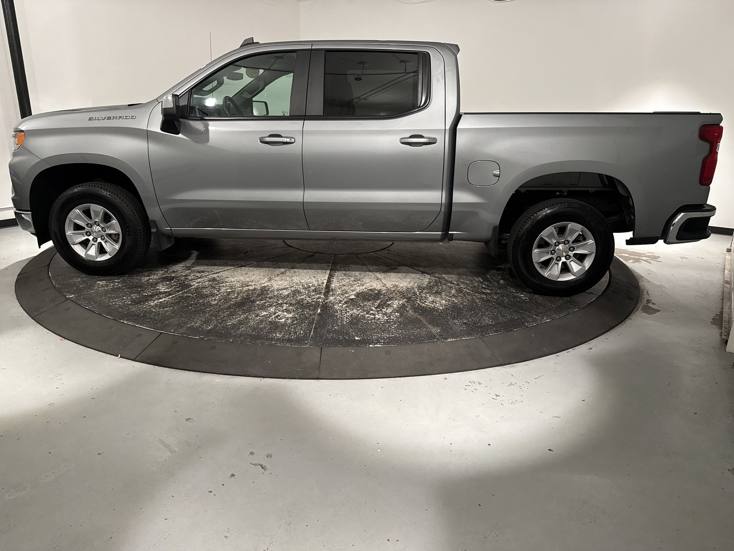 2025 Chevrolet Silverado 1500 LT photo 5