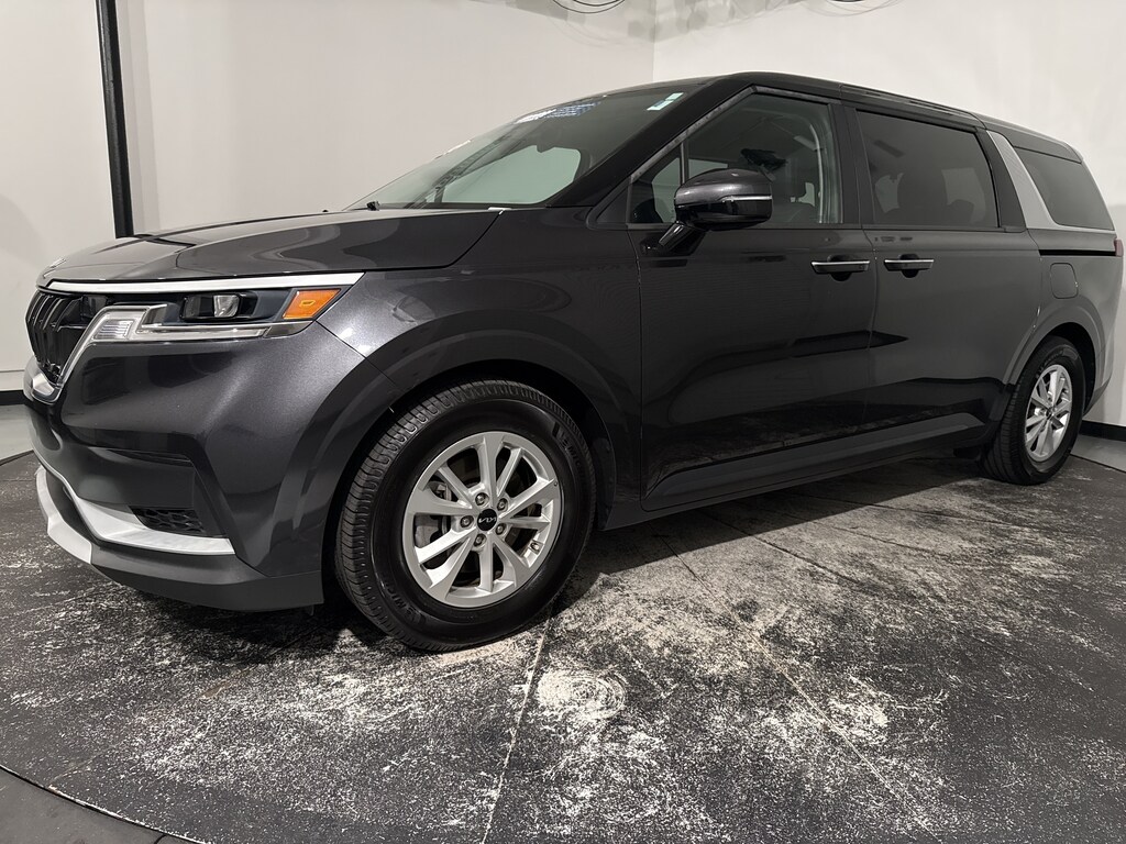 Used 2023 Kia Carnival LX Minivan