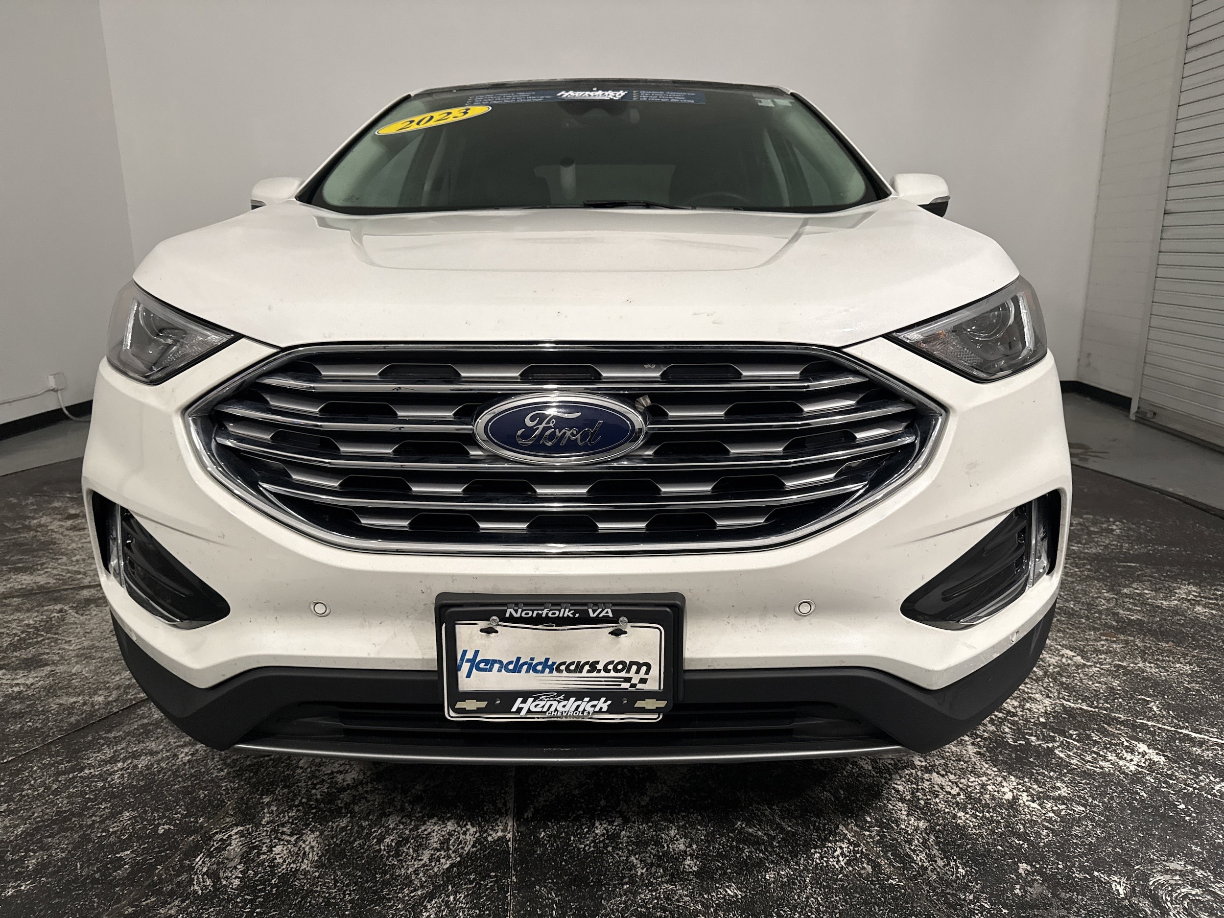2023 Ford Edge Titanium photo 2