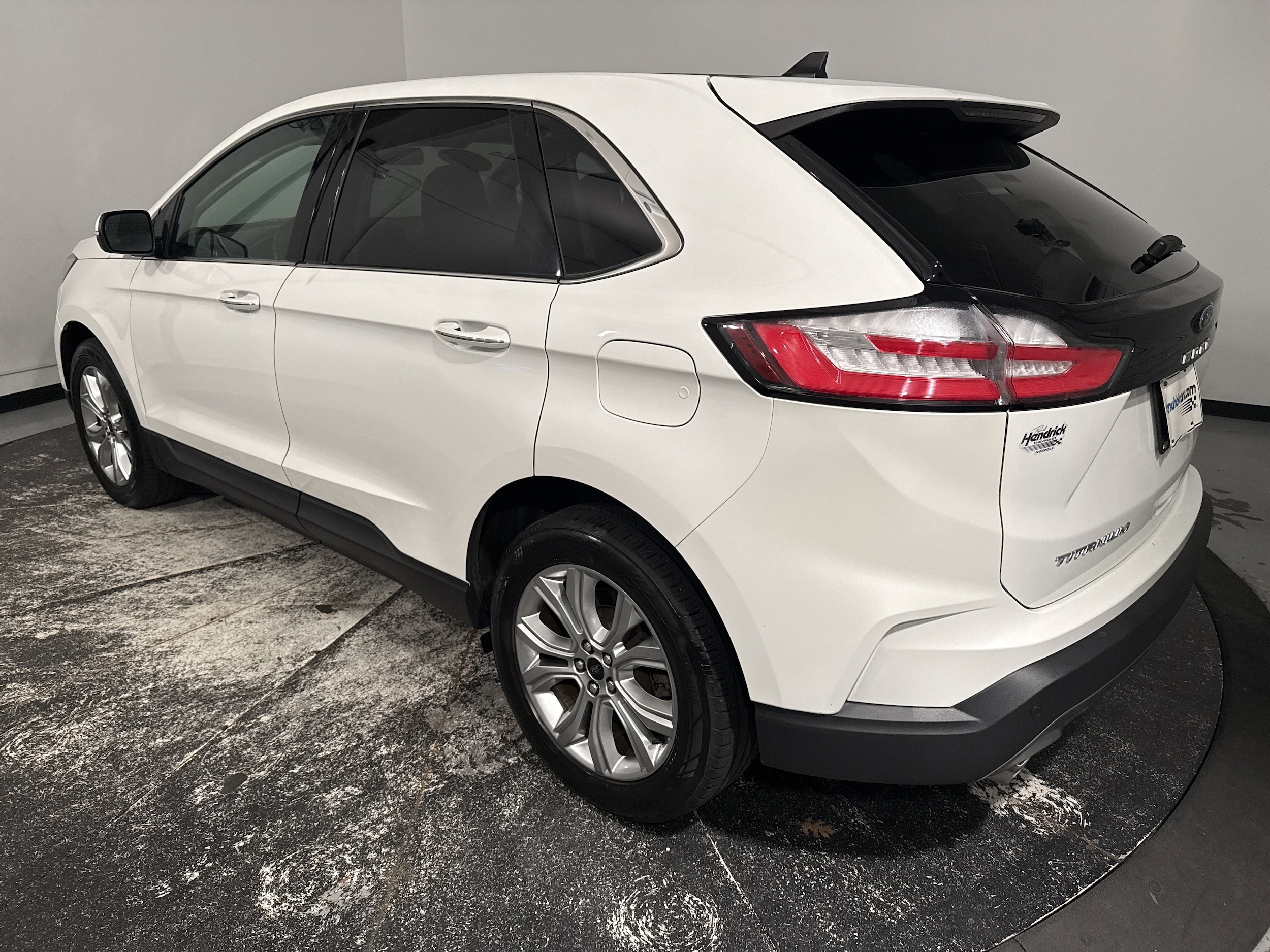 2023 Ford Edge Titanium photo 3