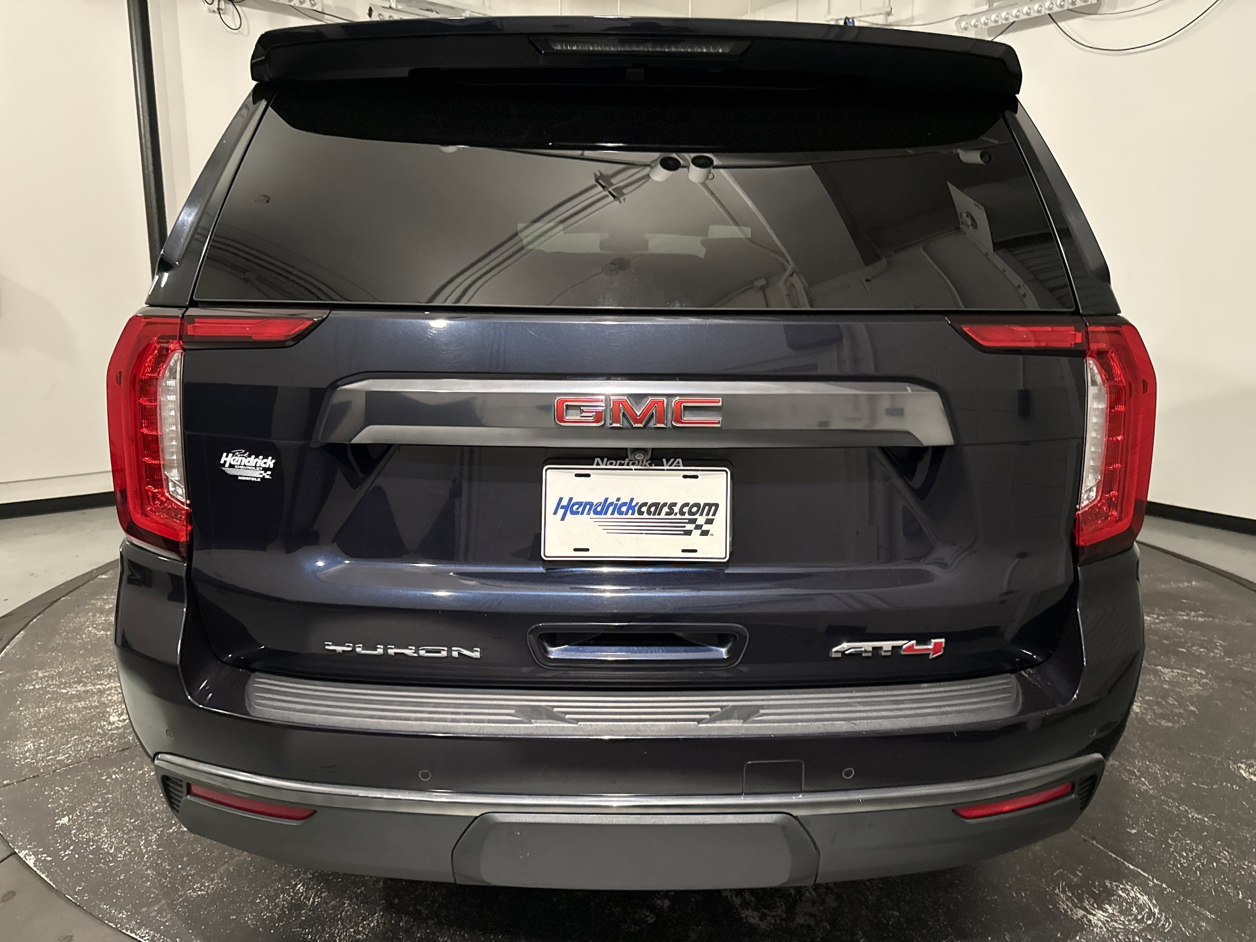 2023 GMC Yukon AT4 photo 3