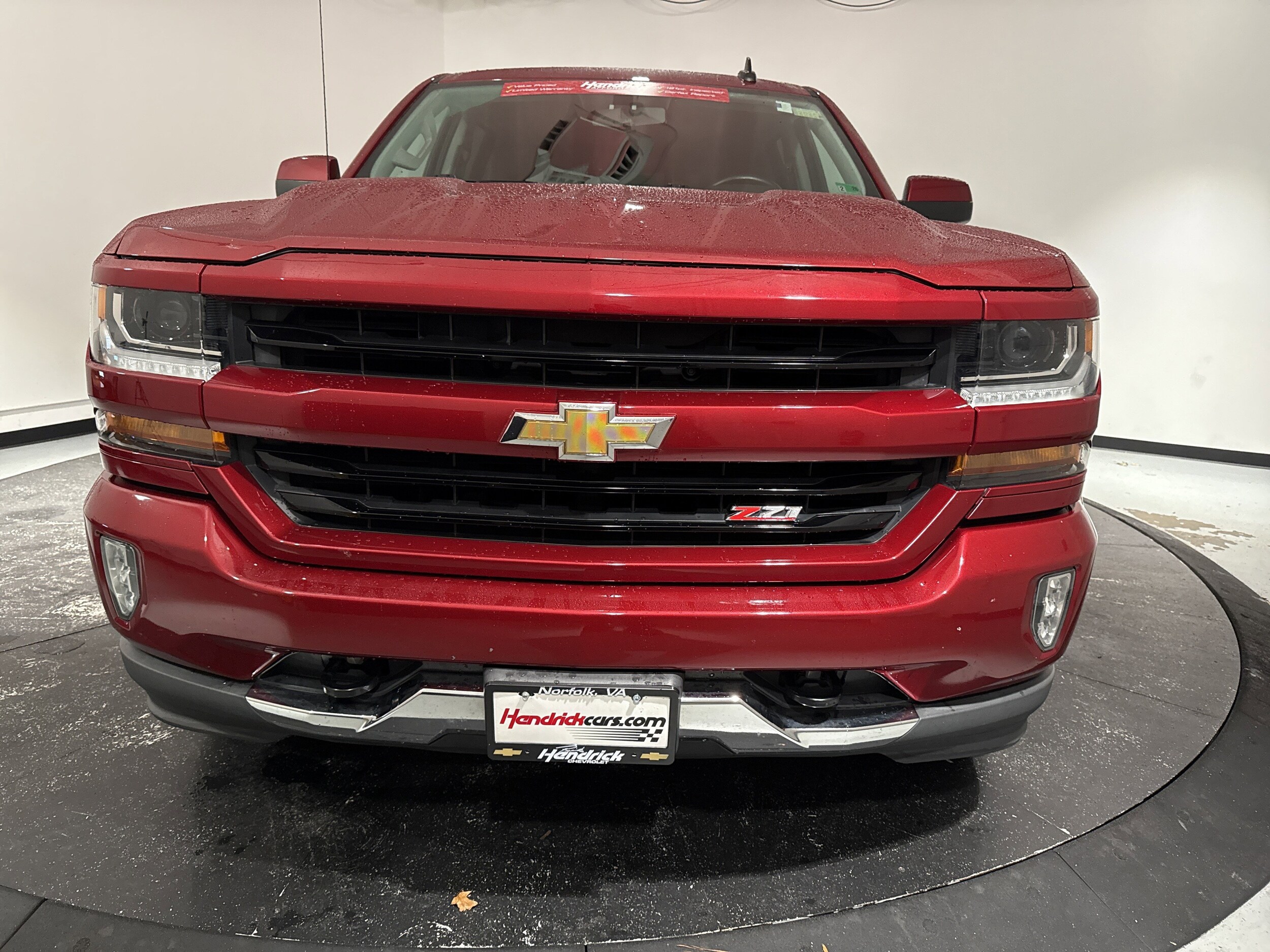2018 Chevrolet Silverado LT photo 2