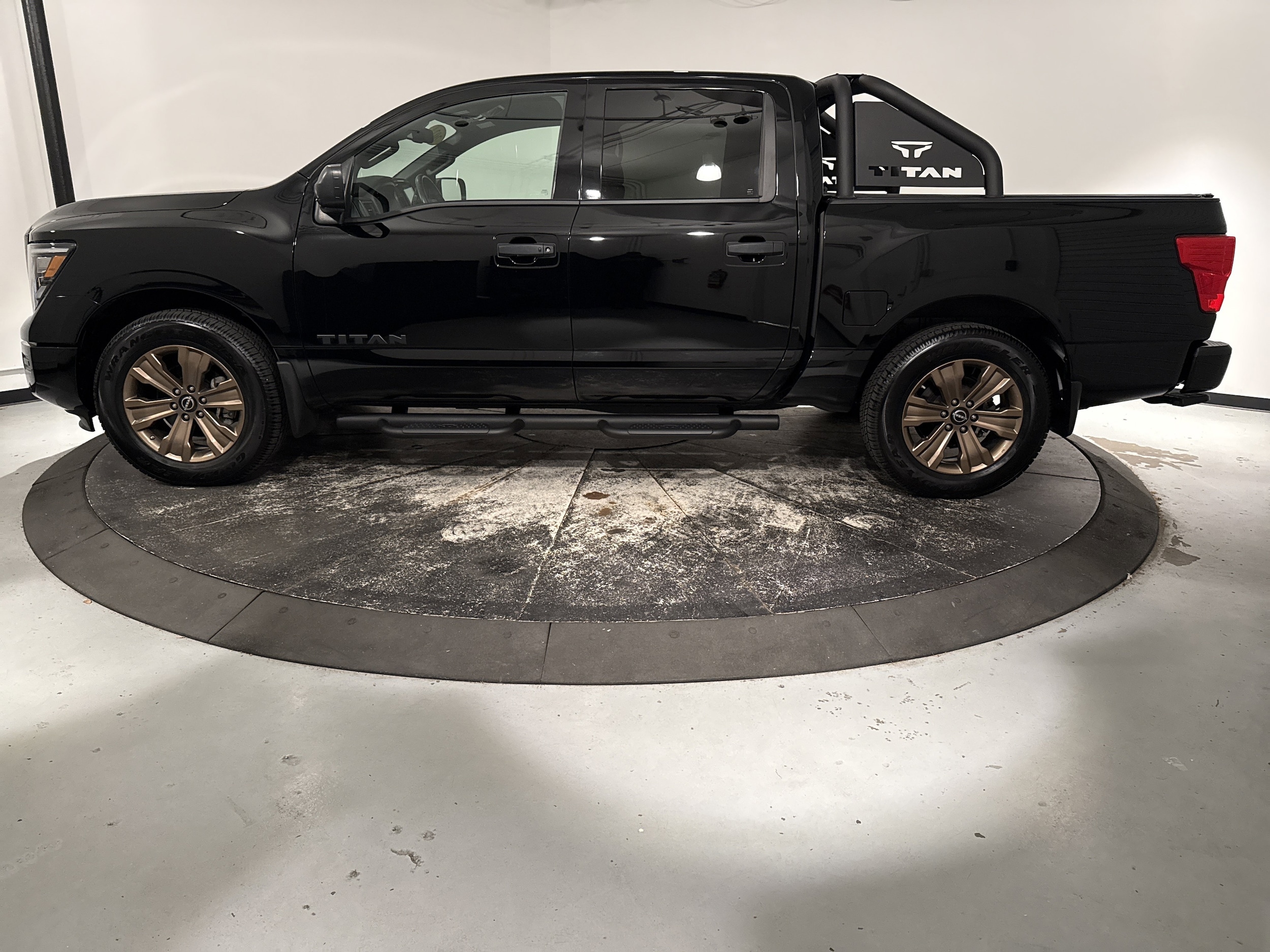 2024 Nissan Titan SV photo 4