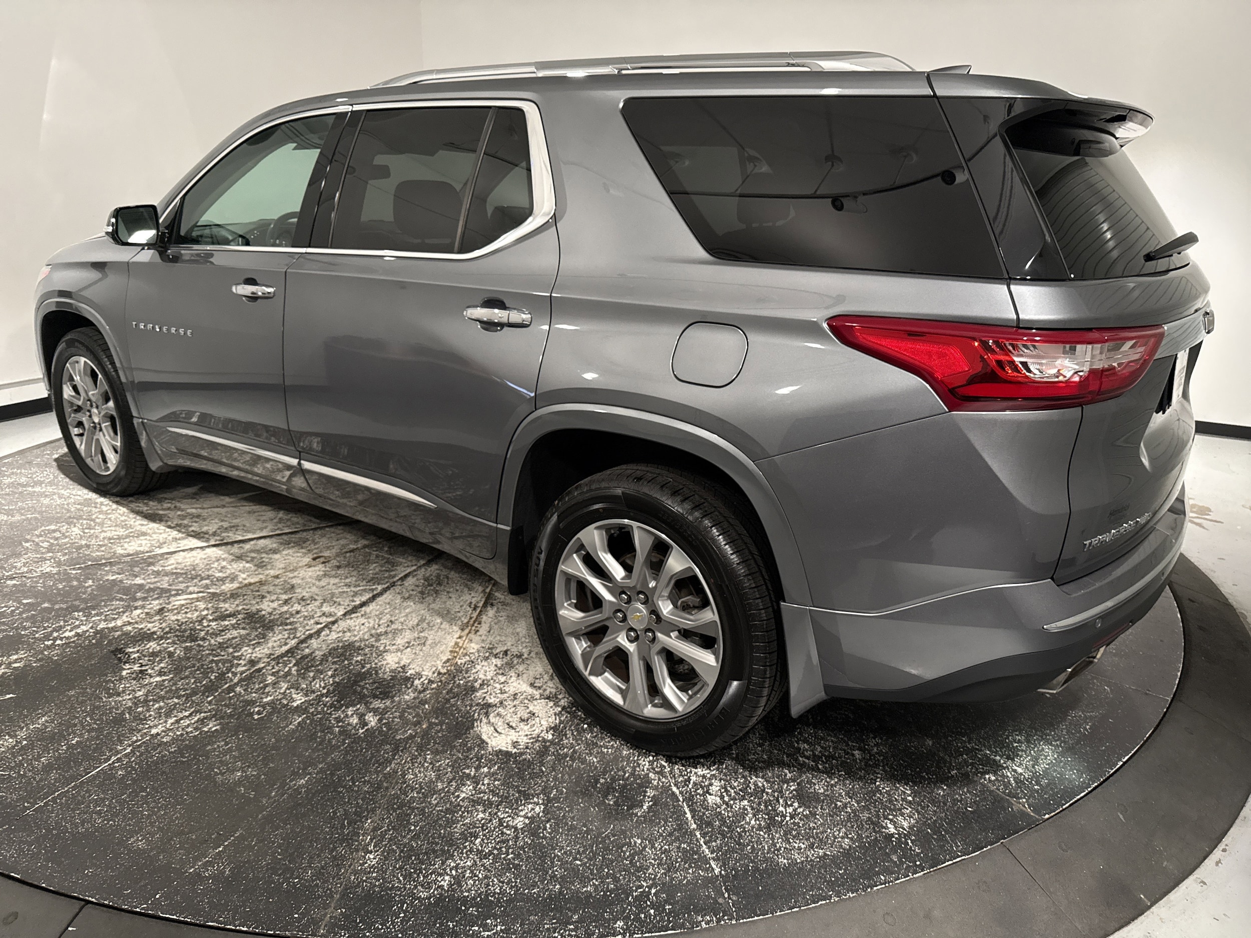 2019 Chevrolet Traverse Premier photo 3