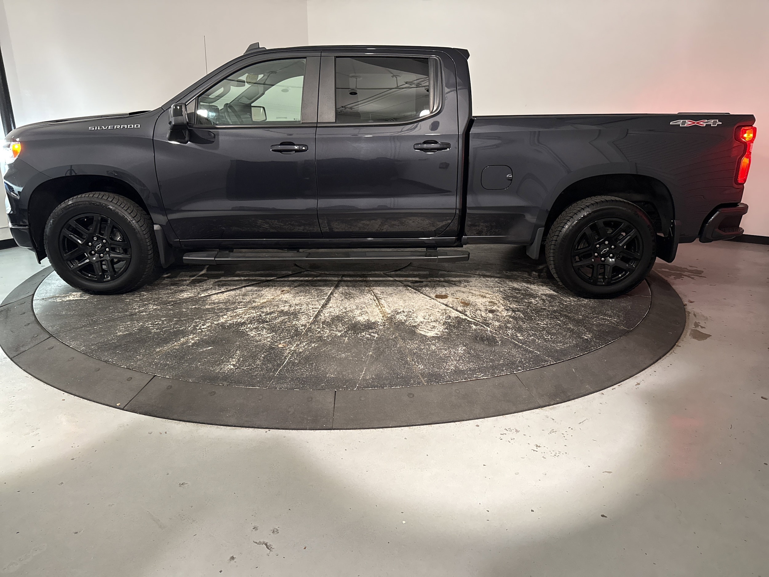 2023 Chevrolet Silverado 1500 RST photo 5