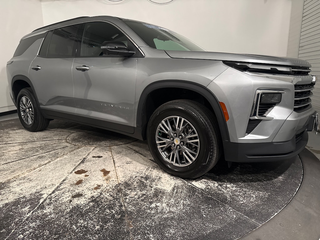 Used 2025 Chevrolet Traverse FWD LT SUV