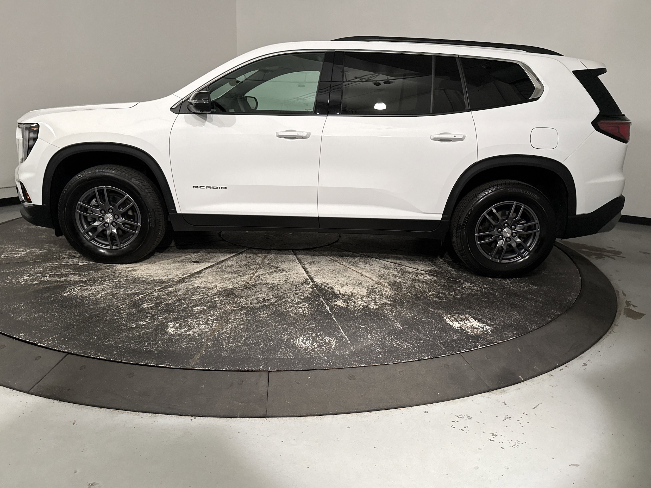 2025 GMC Acadia FWD Elevation photo 5