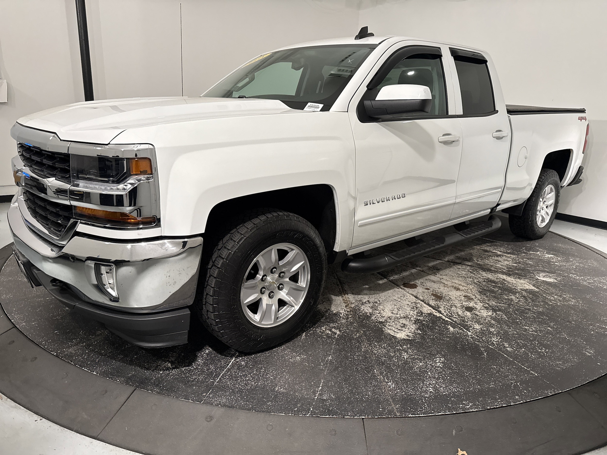 2018 Chevrolet Silverado 1500 LT photo 4