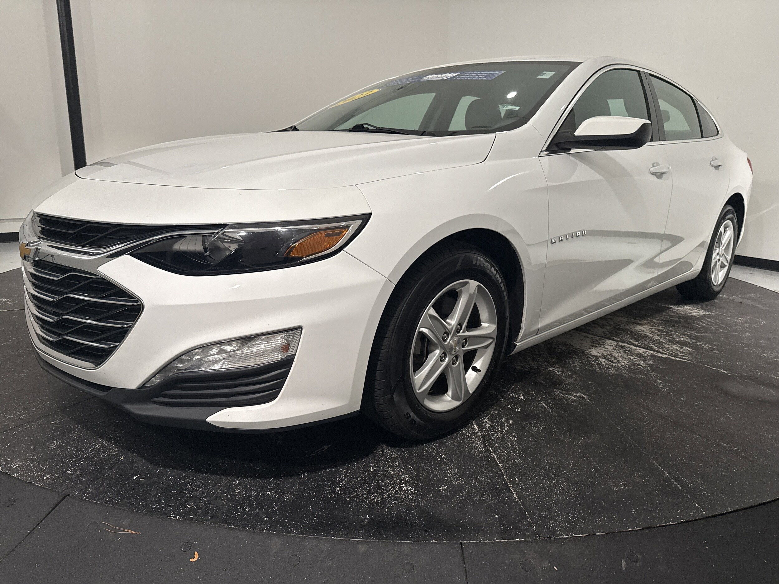 2023 Chevrolet Malibu 1LT photo 3