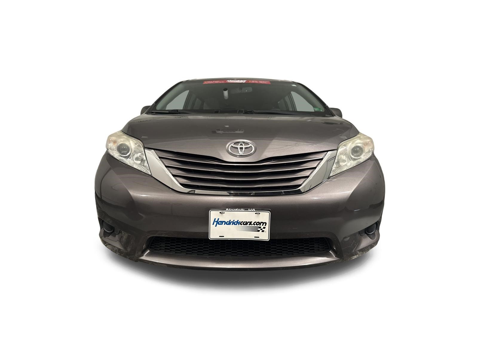 Used 2017 Toyota Sienna LE Minivan