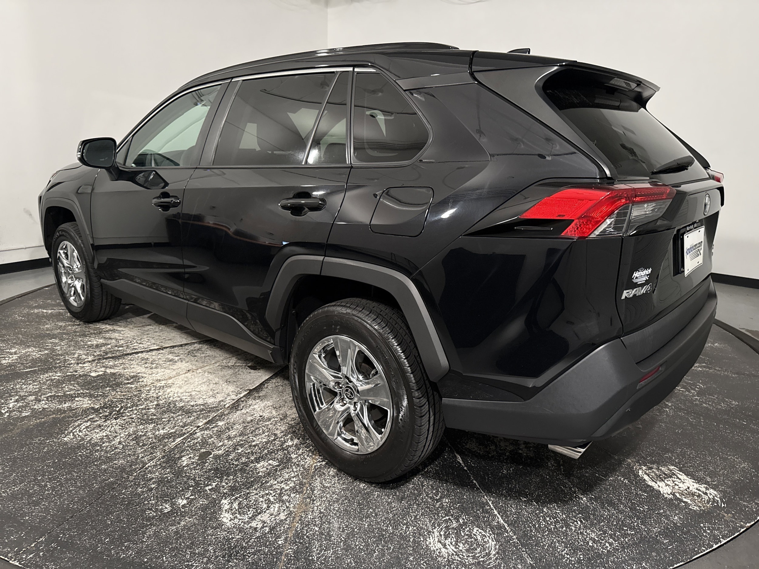 2021 Toyota RAV4 XLE photo 3