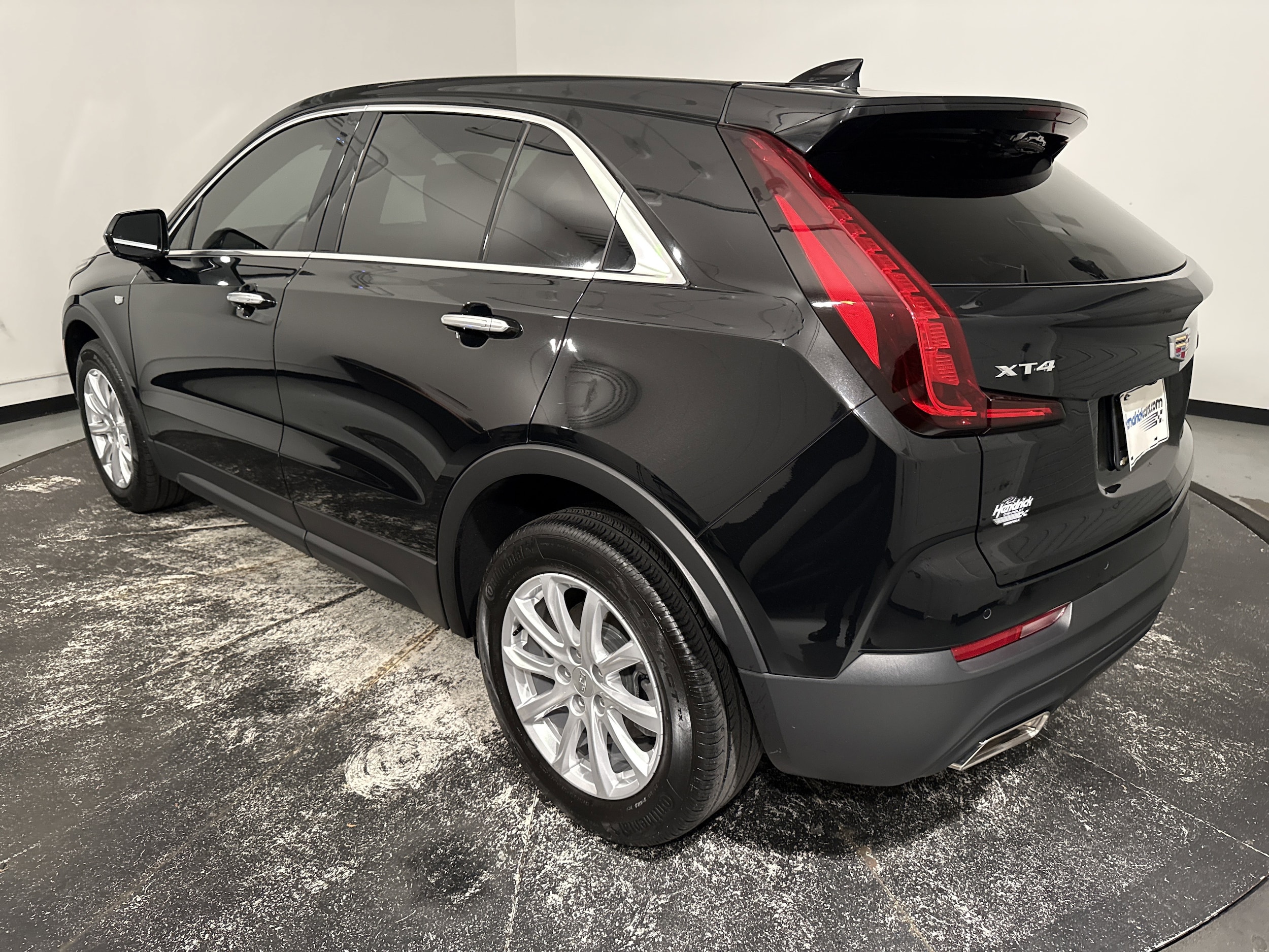 2023 CADILLAC XT4 FWD Luxury photo 3