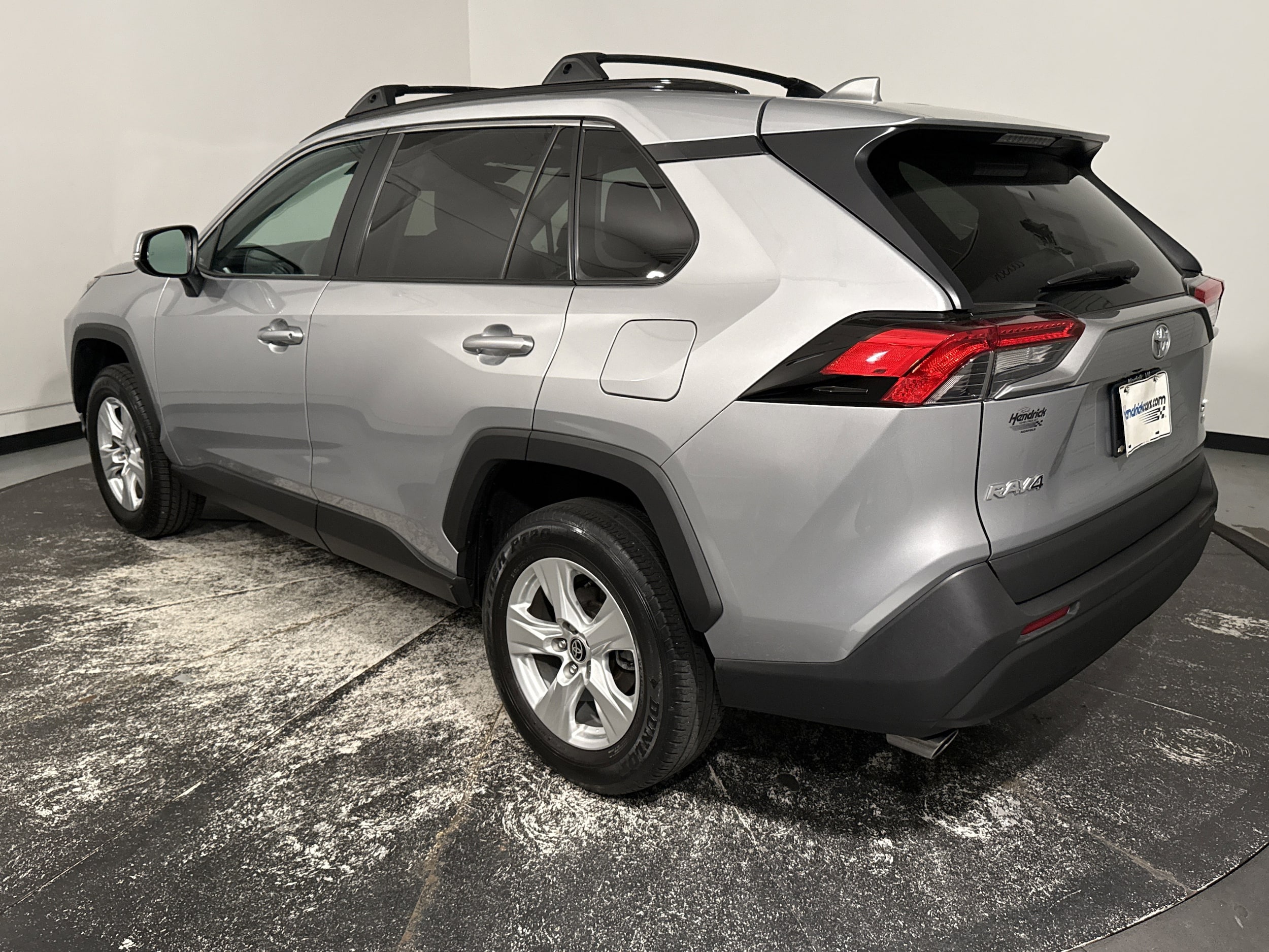 2021 Toyota RAV4 XLE photo 3