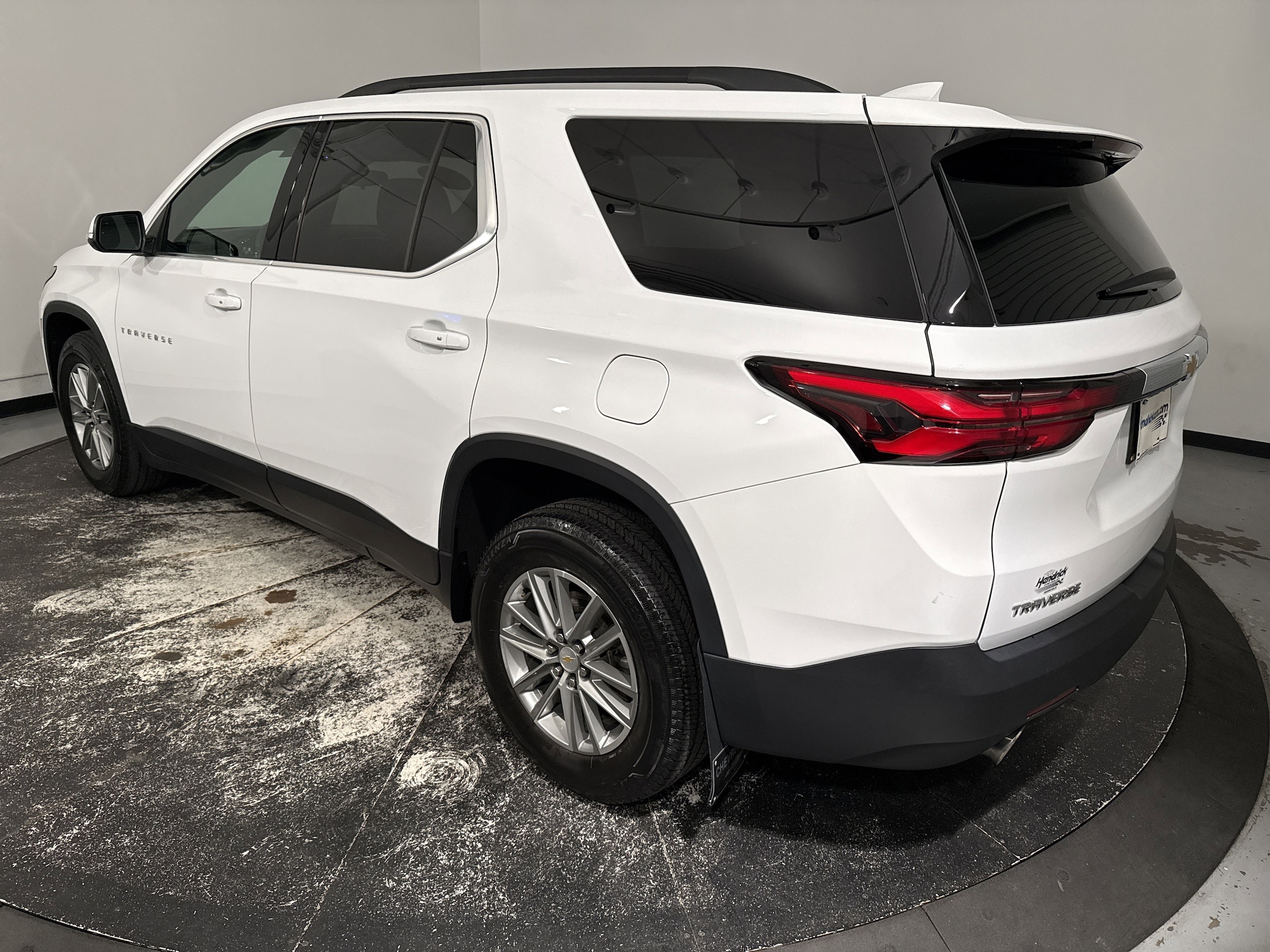 2023 Chevrolet Traverse LT Cloth photo 3