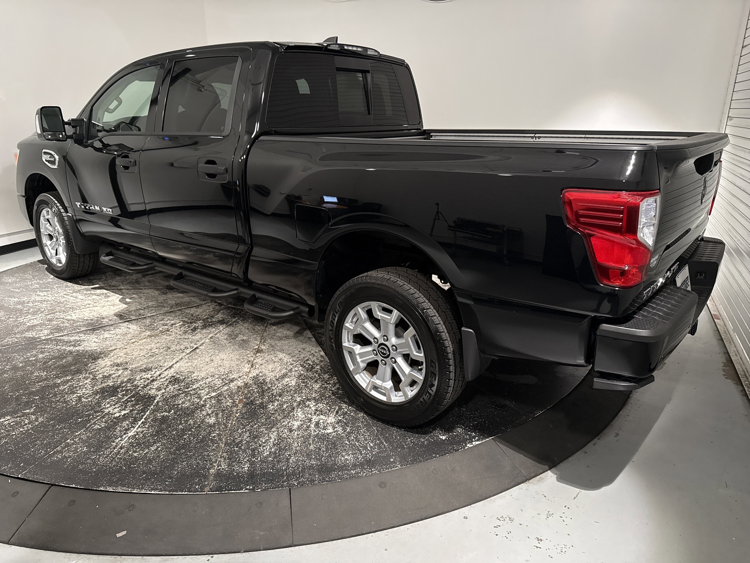 2024 Nissan Titan XD SV photo 3