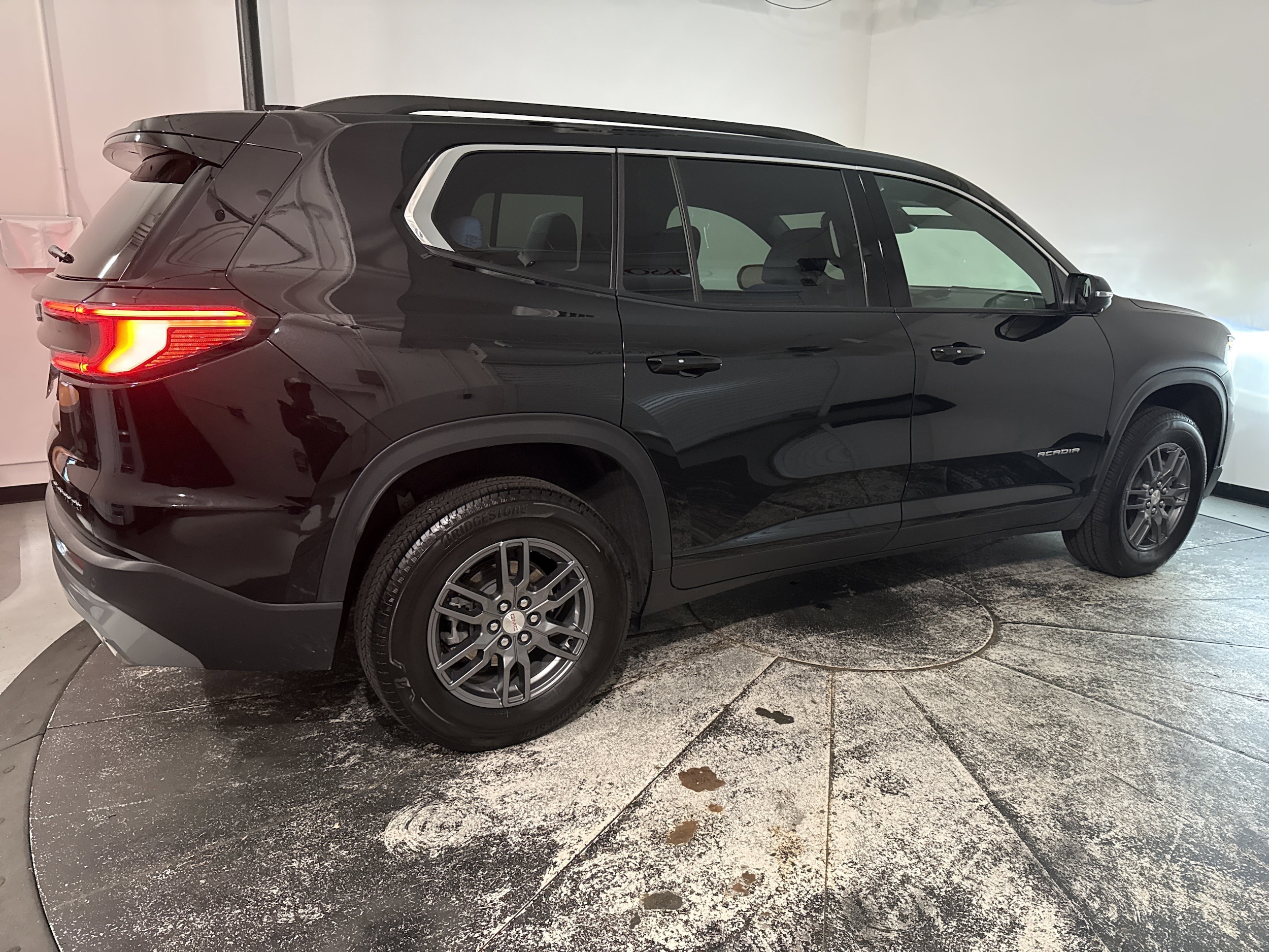2025 GMC Acadia AWD Elevation photo 3