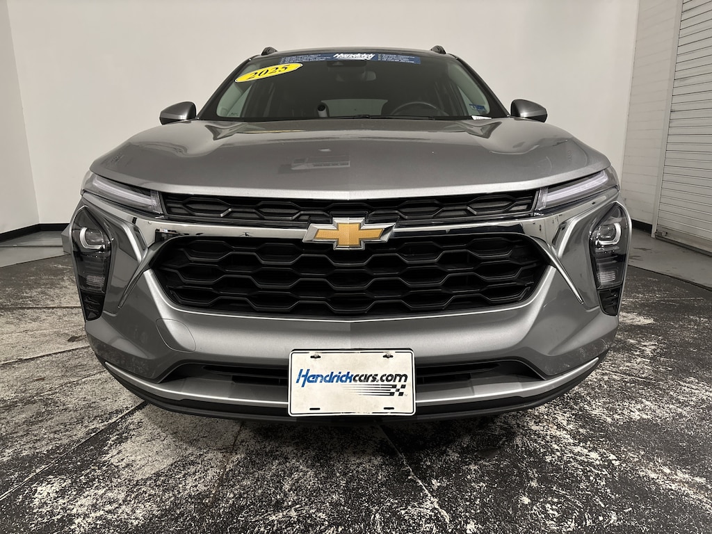 Used 2025 Chevrolet Trax LT SUV