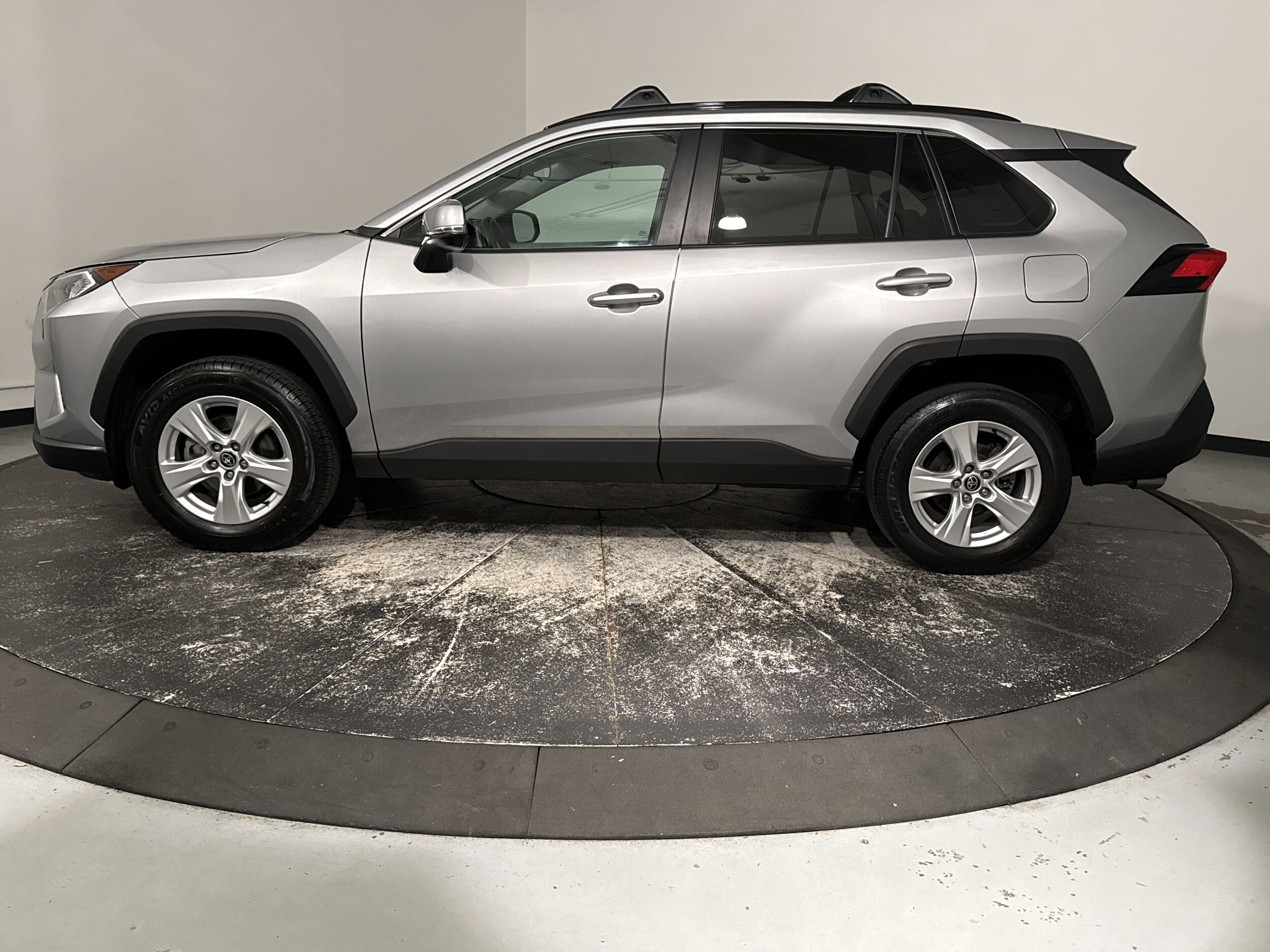 2021 Toyota RAV4 XLE photo 6