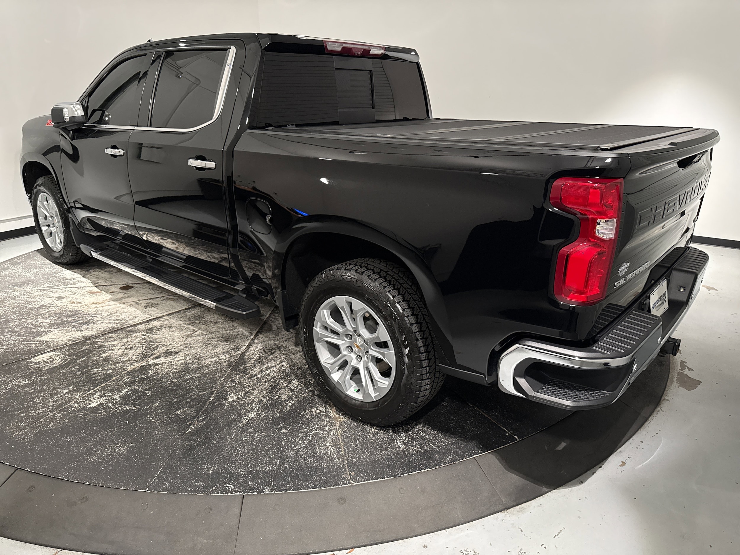 2023 Chevrolet Silverado 1500 LTZ photo 3