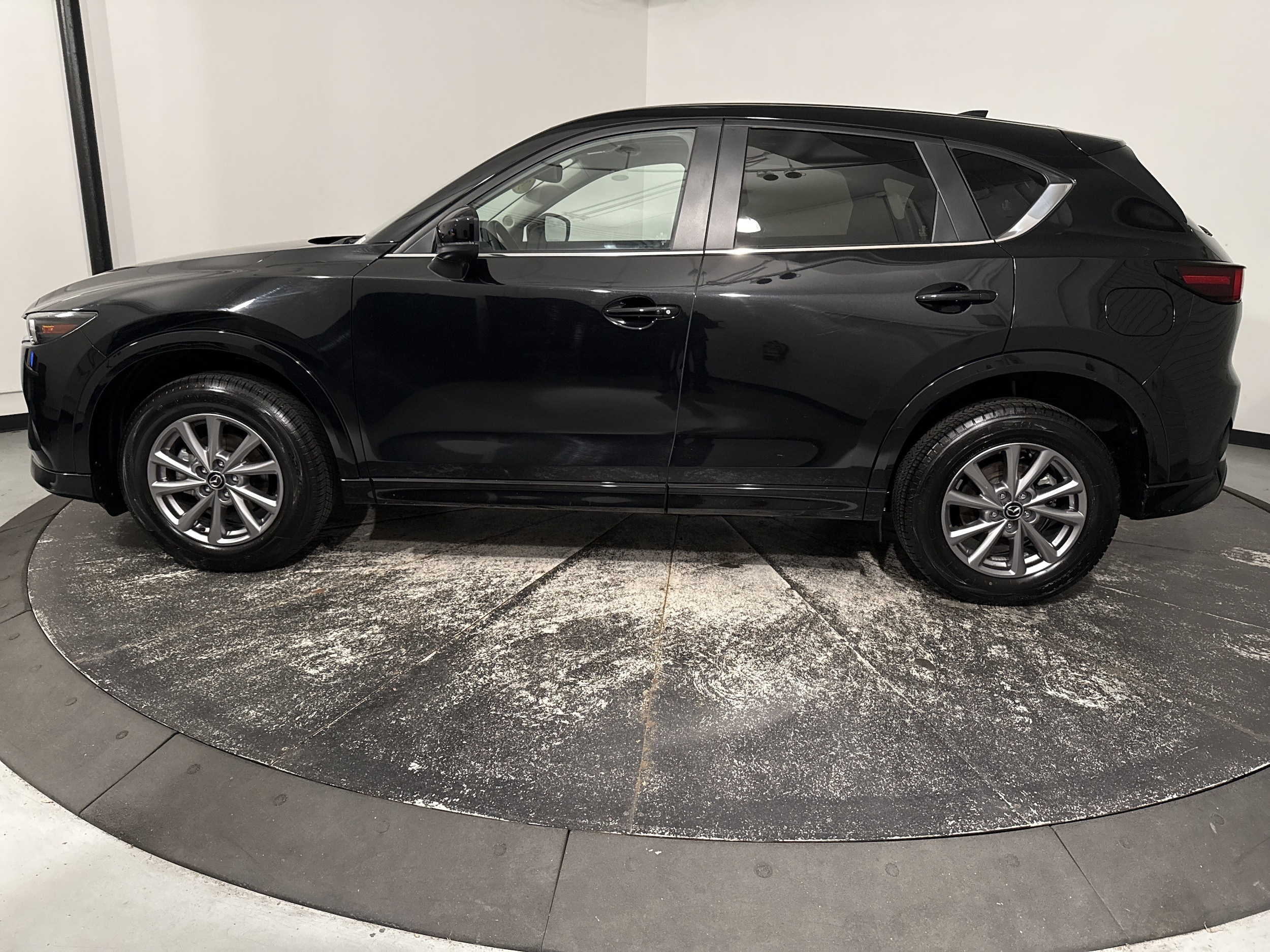 2025 Mazda CX-5 2.5 S Preferred Package photo 6