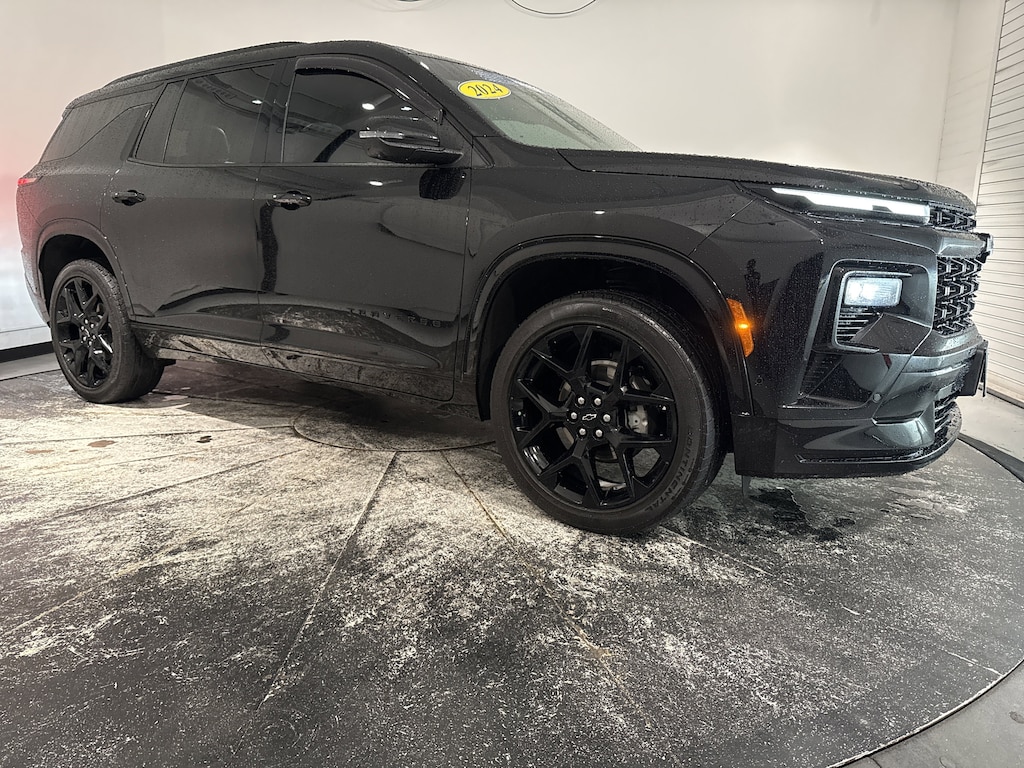 Used 2024 Chevrolet Traverse FWD RS SUV