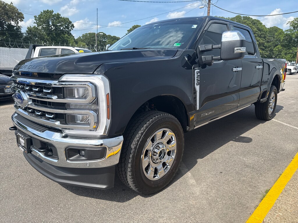Used 2025 Ford Super Duty F-250 SRW LARIAT Pickup