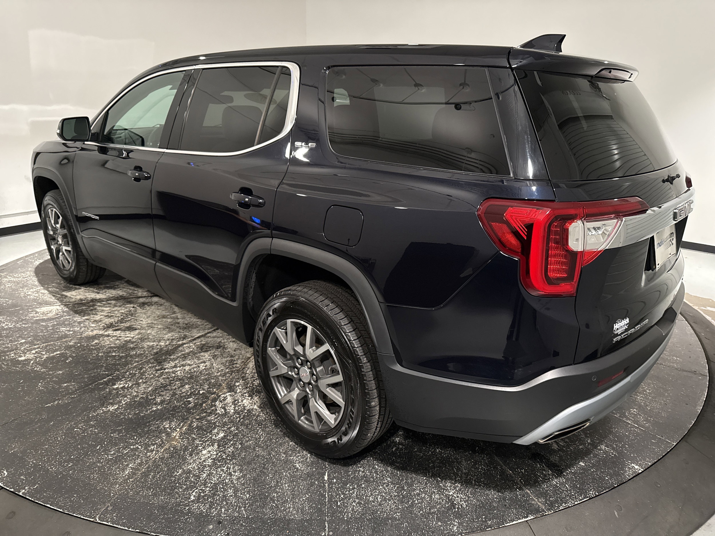 2022 GMC Acadia SLE photo 3