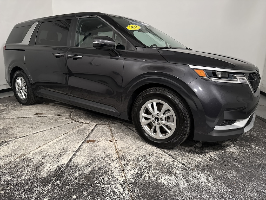 Used 2023 Kia Carnival LX Minivan