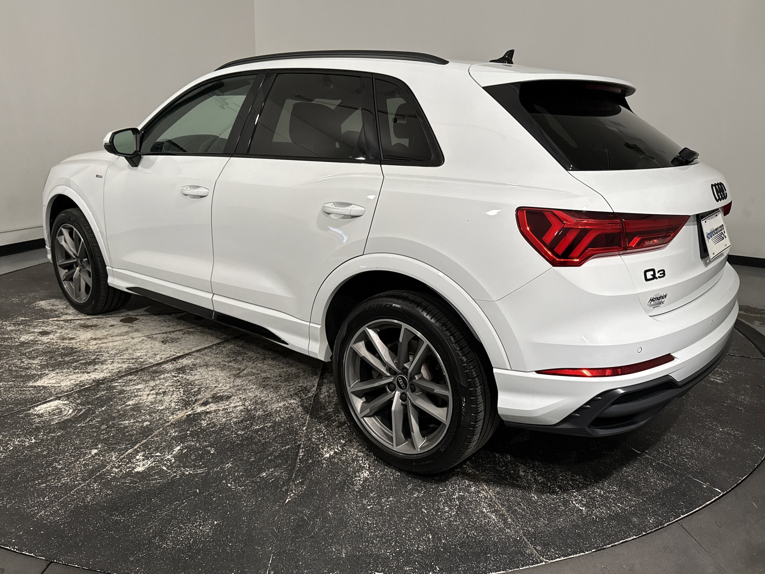 2021 Audi Q3 S line Premium photo 3