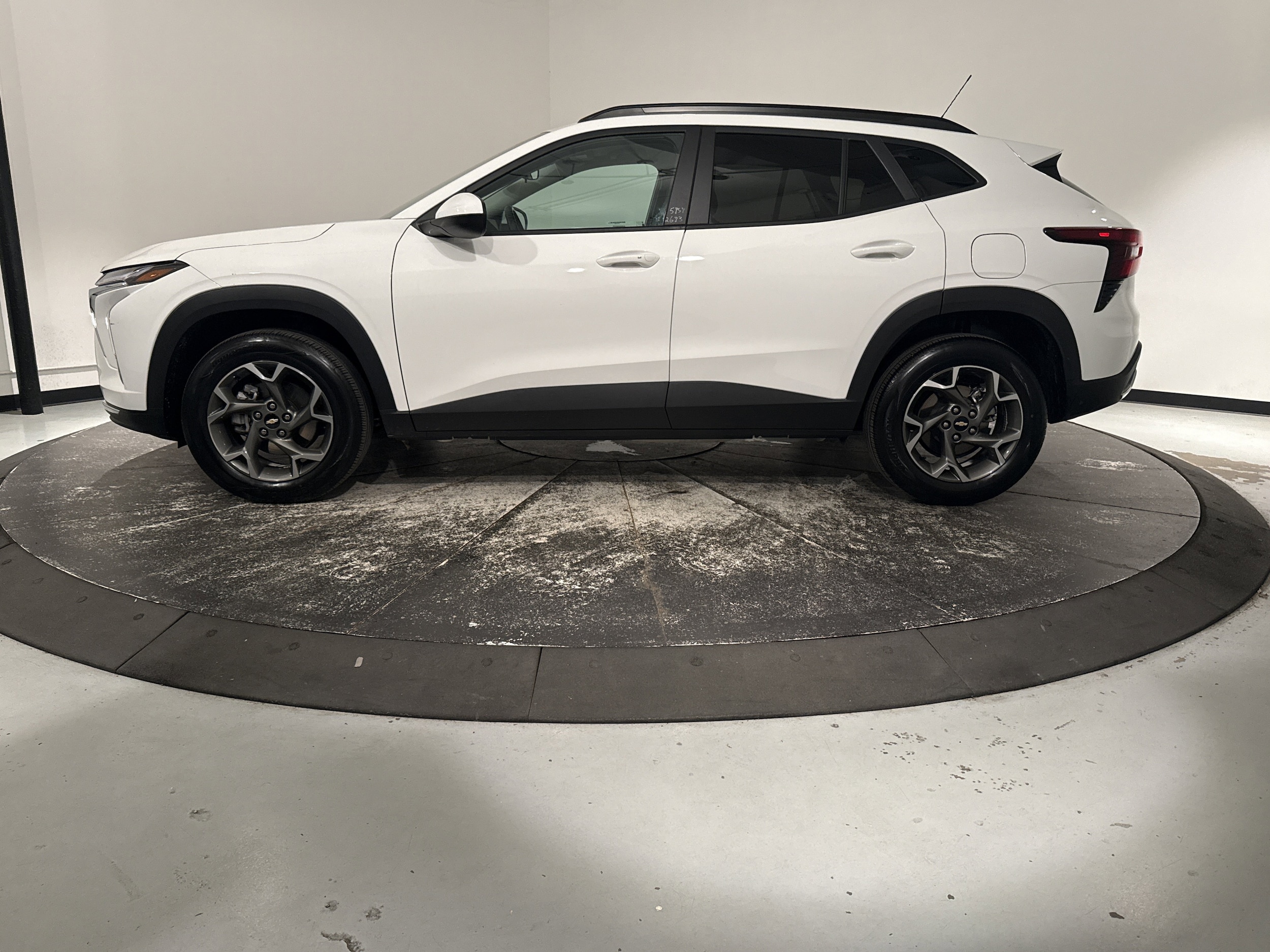 2025 Chevrolet Trax LT photo 5