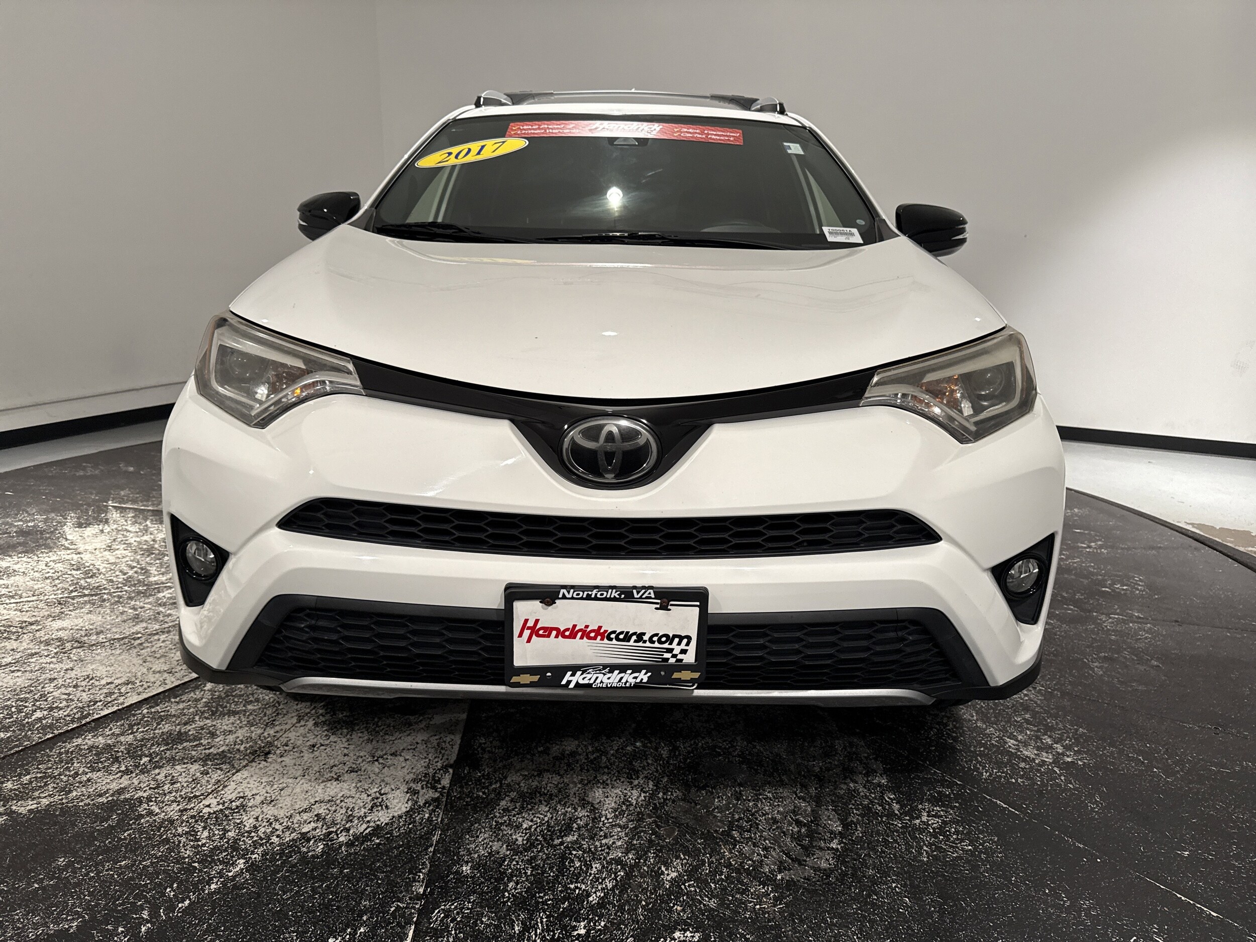 2017 Toyota RAV4 SE photo 2