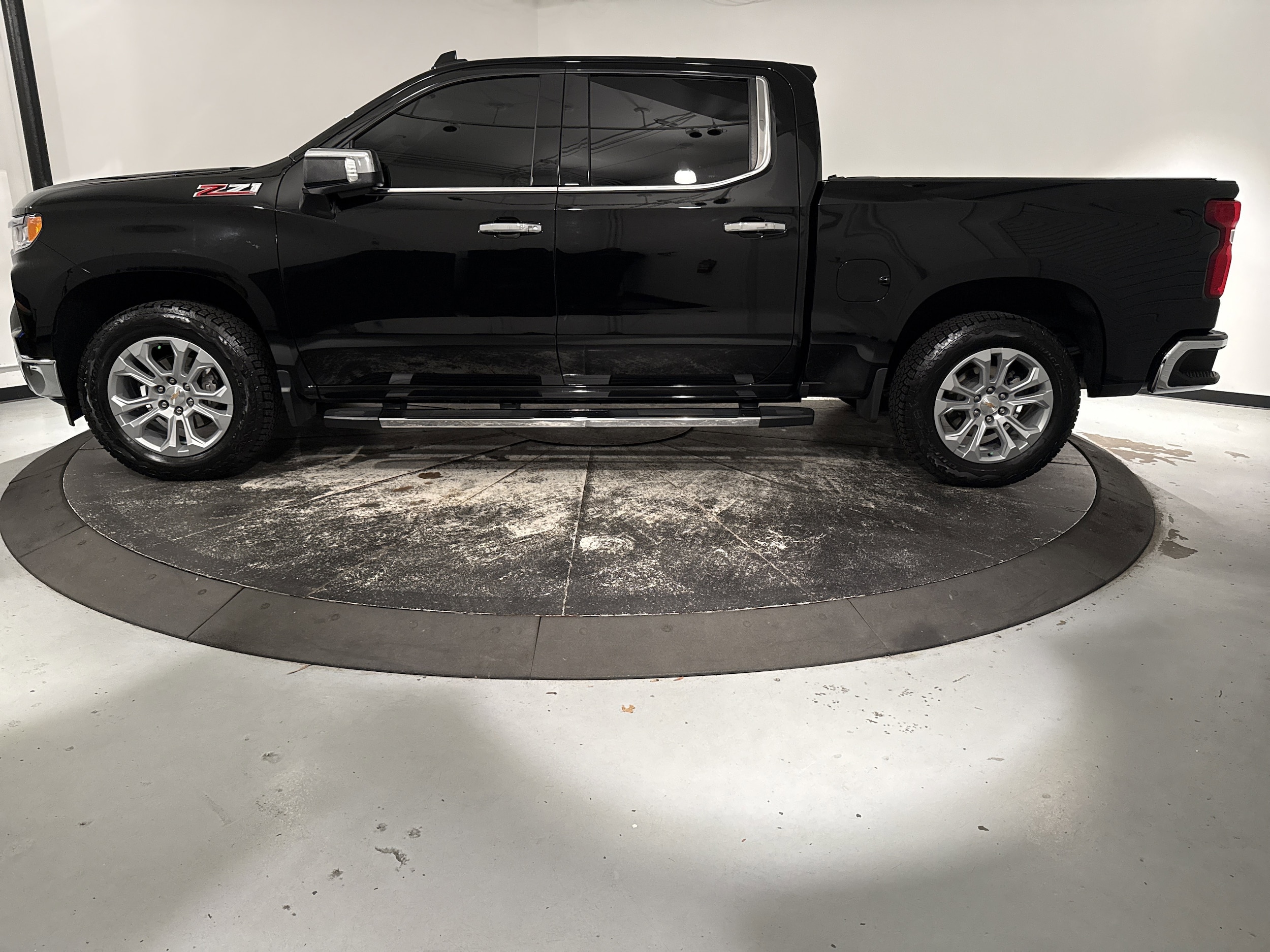 2023 Chevrolet Silverado 1500 LTZ photo 6