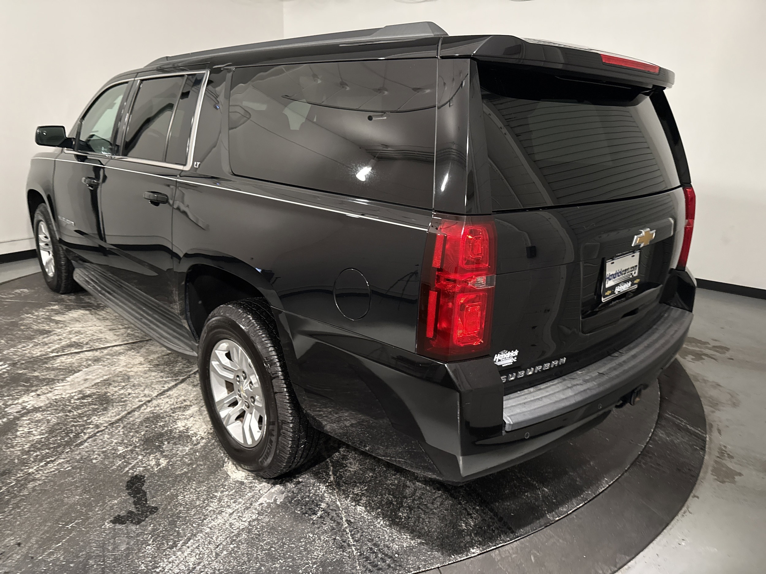 2018 Chevrolet Suburban LT photo 3