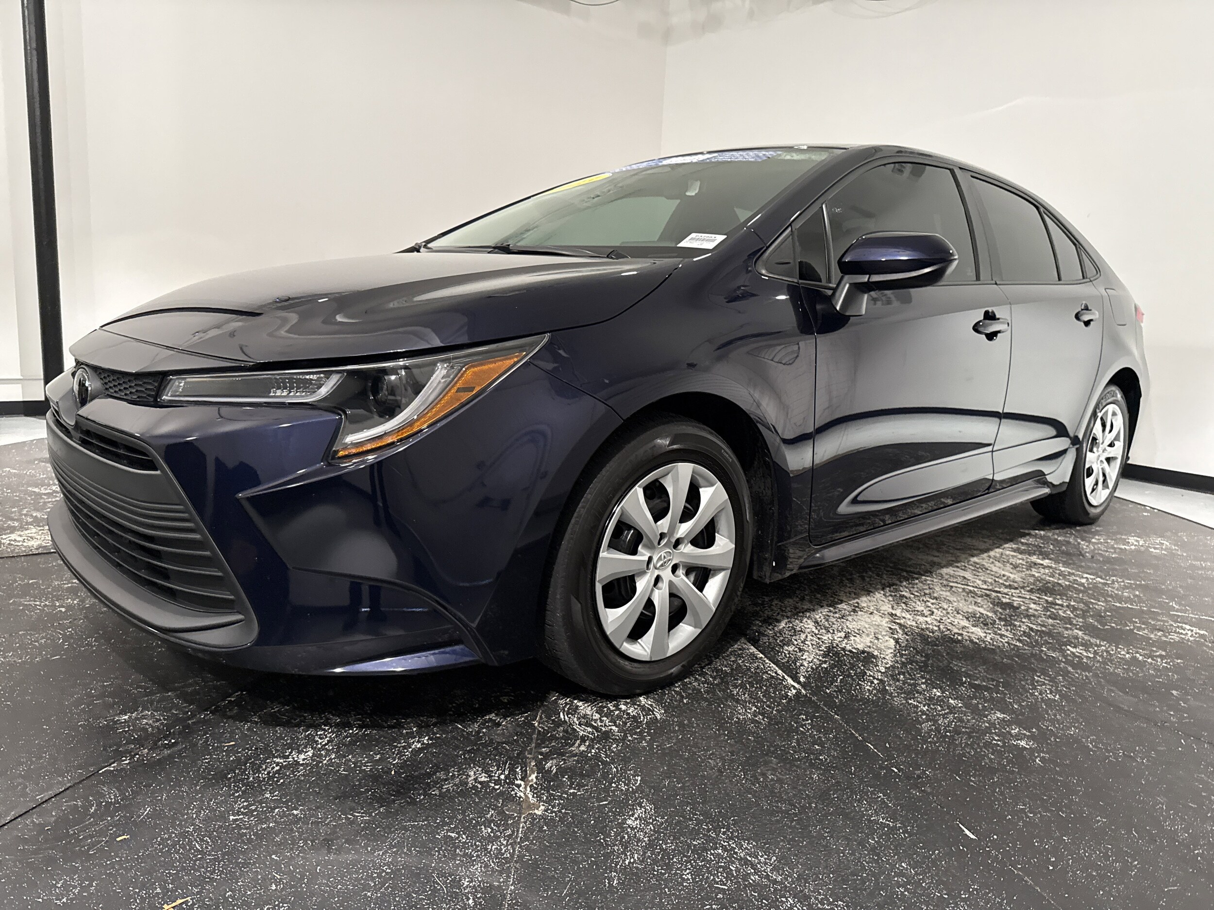 2023 Toyota Corolla LE photo 3