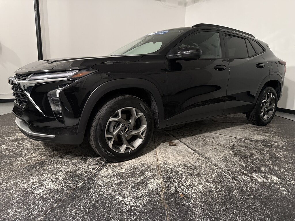 Used 2025 Chevrolet Trax LT SUV