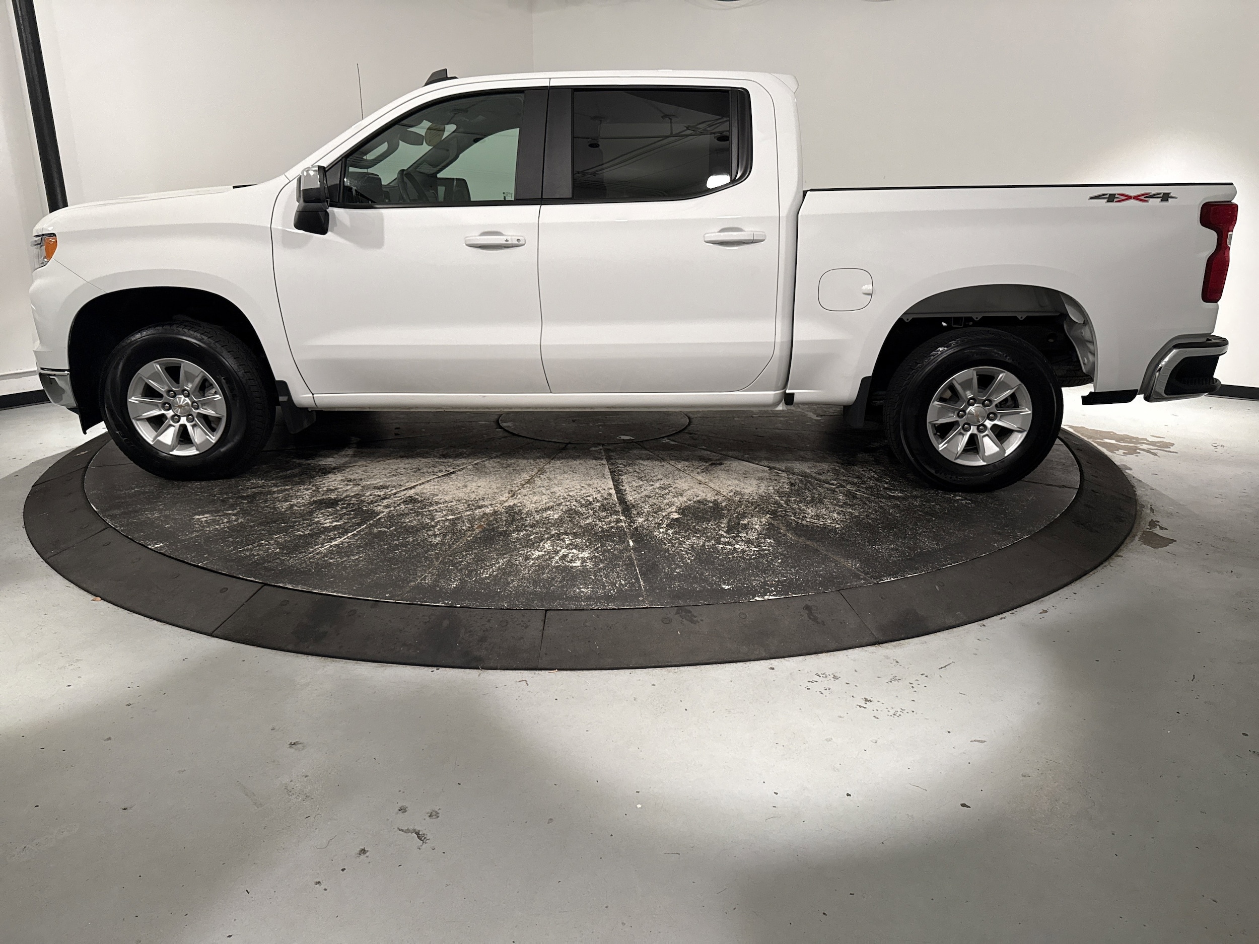 2025 Chevrolet Silverado 1500 LT photo 5