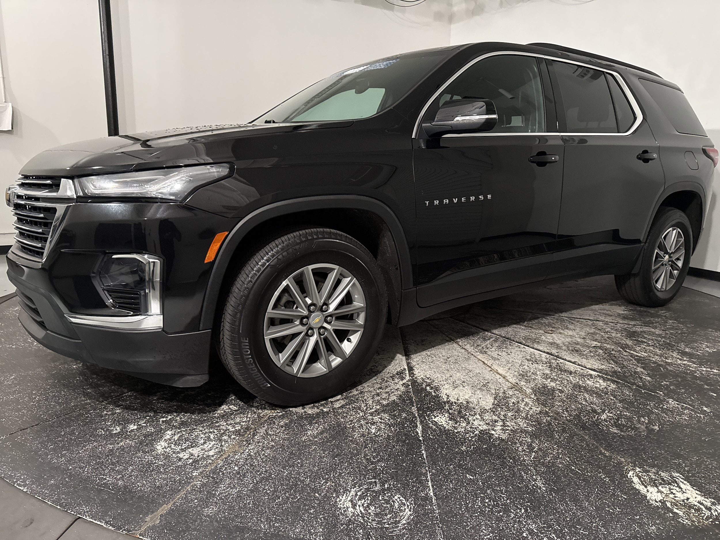 2023 Chevrolet Traverse LT Leather photo 4