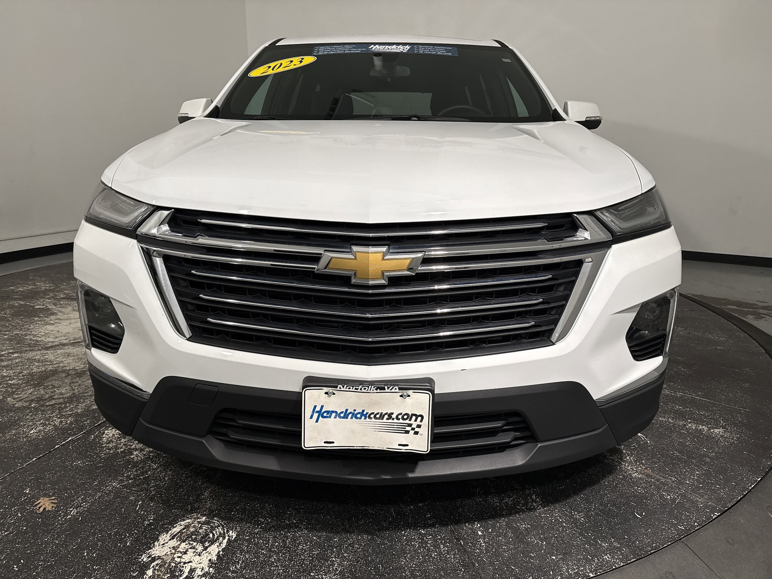 2023 Chevrolet Traverse LT Cloth photo 2
